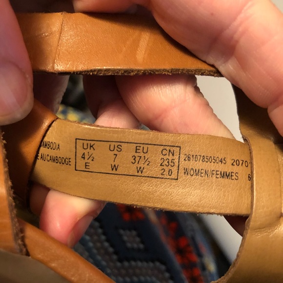 Clark’s Tan/Camel Dressy Leather Sandals - Wide - Picture 9 of 10